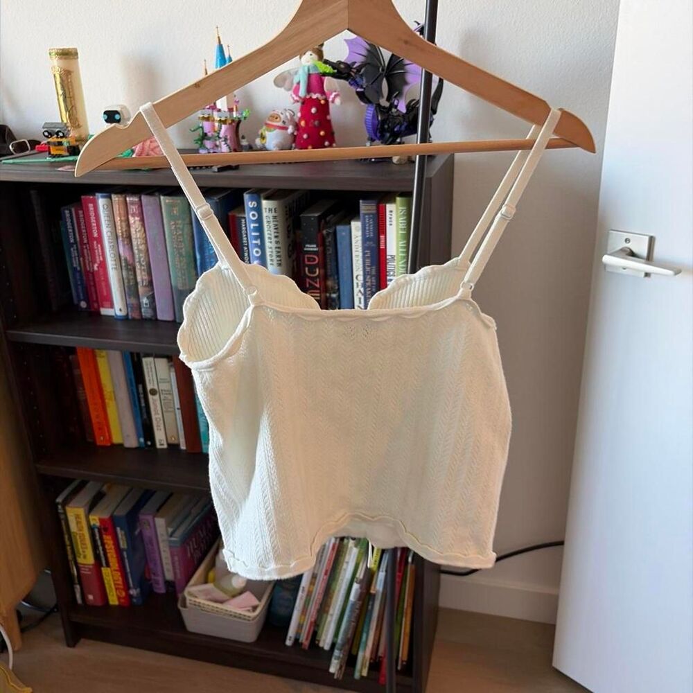 Aritzia Women's White and Cream Vest - Picture 3 of 3